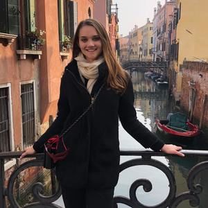 Meet your Posher, Olivia